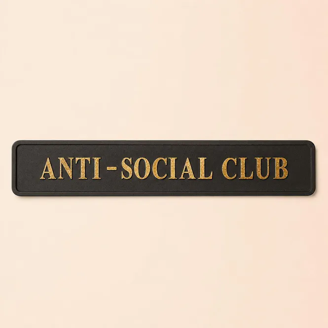 Hovedbilde Anti Social Club veggskilt